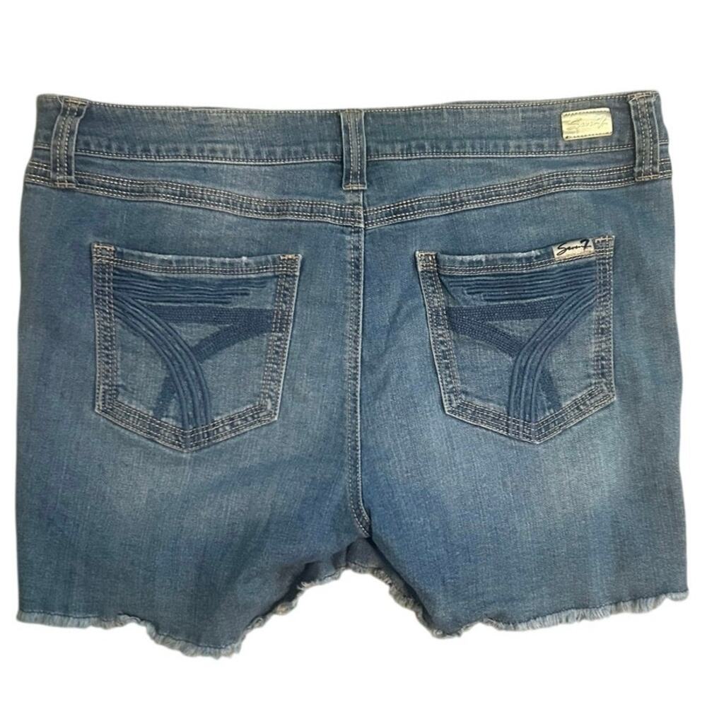 Seven7 Size 16 Distressed Denim Bermuda Shorts Frayed Hem Stretch Jean Shorts
